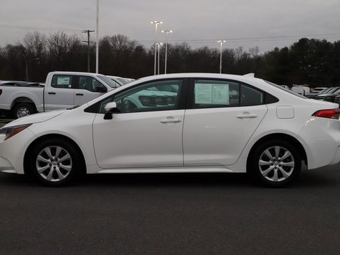 Used 2024 Toyota Corolla LE image 4