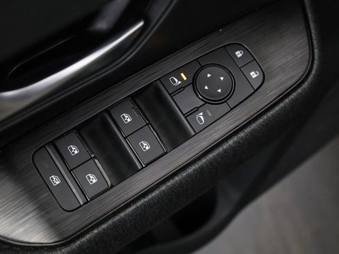 Certified 2025 Nissan Kicks SV image 12