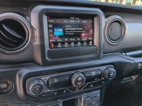 Used 2022 Jeep Wrangler Sport AWD/4WD image 16