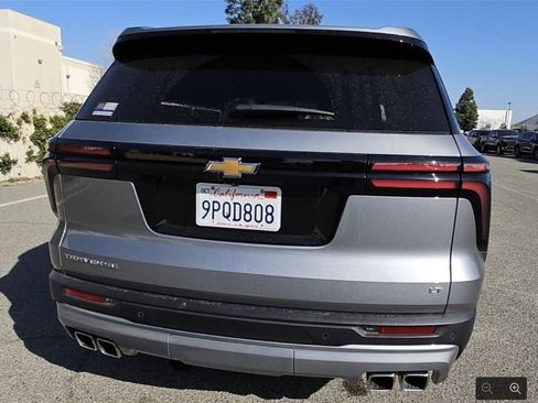 Used 2024 Chevrolet Traverse LT image 8