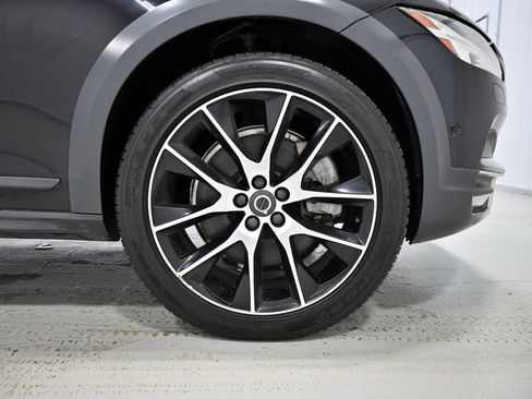 Used 2018 Volvo V90 T6 Cross Country w/ Convenience Package AWD/4WD image 38