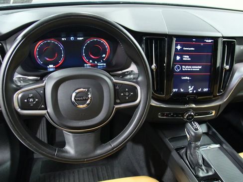 Used 2020 Volvo XC60 T5 Momentum w/ Protection Package Premier AWD/4WD image 19