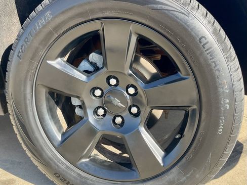 Used 2018 Chevrolet Suburban LT image 9