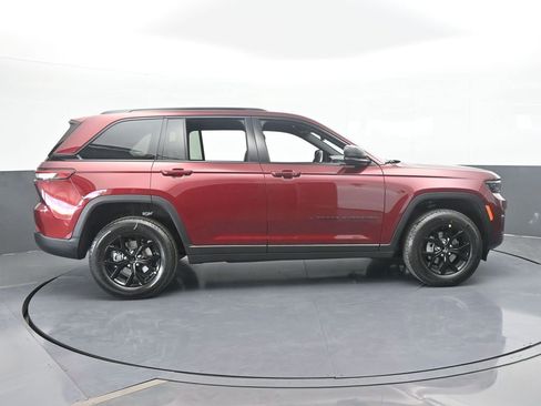 New 2025 Jeep Grand Cherokee Altitude RWD image 7