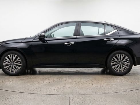 Used 2025 Nissan Altima 2.5 SV FWD image 5