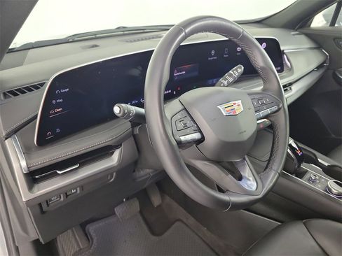 Certified 2025 Cadillac XT4 Premium Luxury image 17