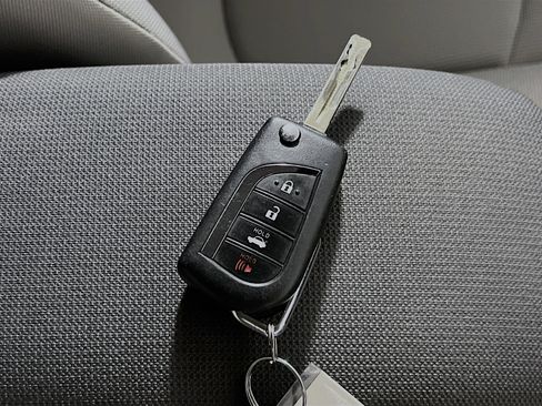 Used 2020 Toyota Corolla LE image 35