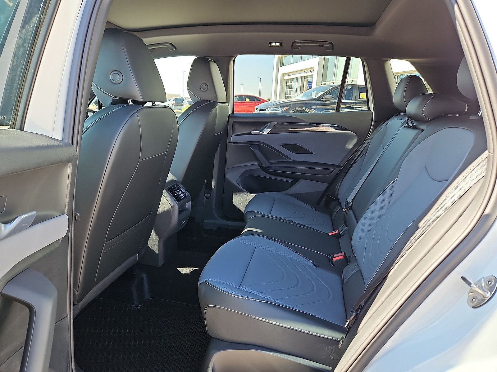 New 2026 Volkswagen Tiguan SE R-Line FWD image 14
