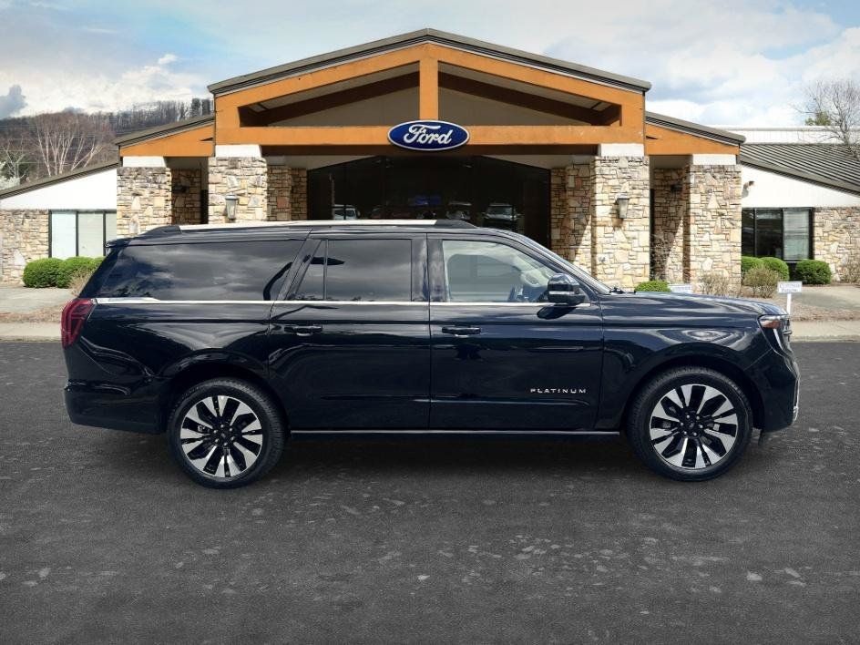 Used 2025 Ford Expedition Max Platinum w/ Driver's Package AWD/4WD image 4