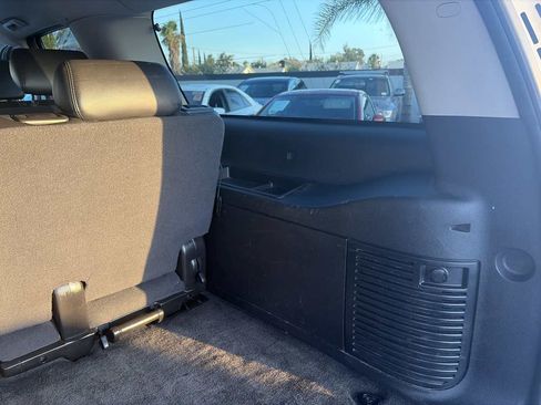 Used 2008 Chevrolet Suburban LT w/ LT Preferred Equipment Group RWD image 25