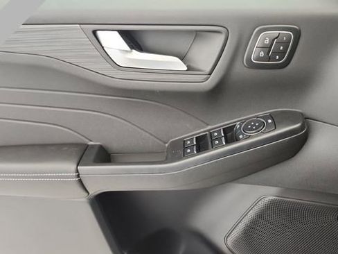 New 2026 Ford Escape SE w/ PHEV Premium Package FWD image 19