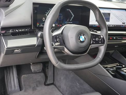 Used 2024 BMW 530i w/ Premium Package RWD image 9