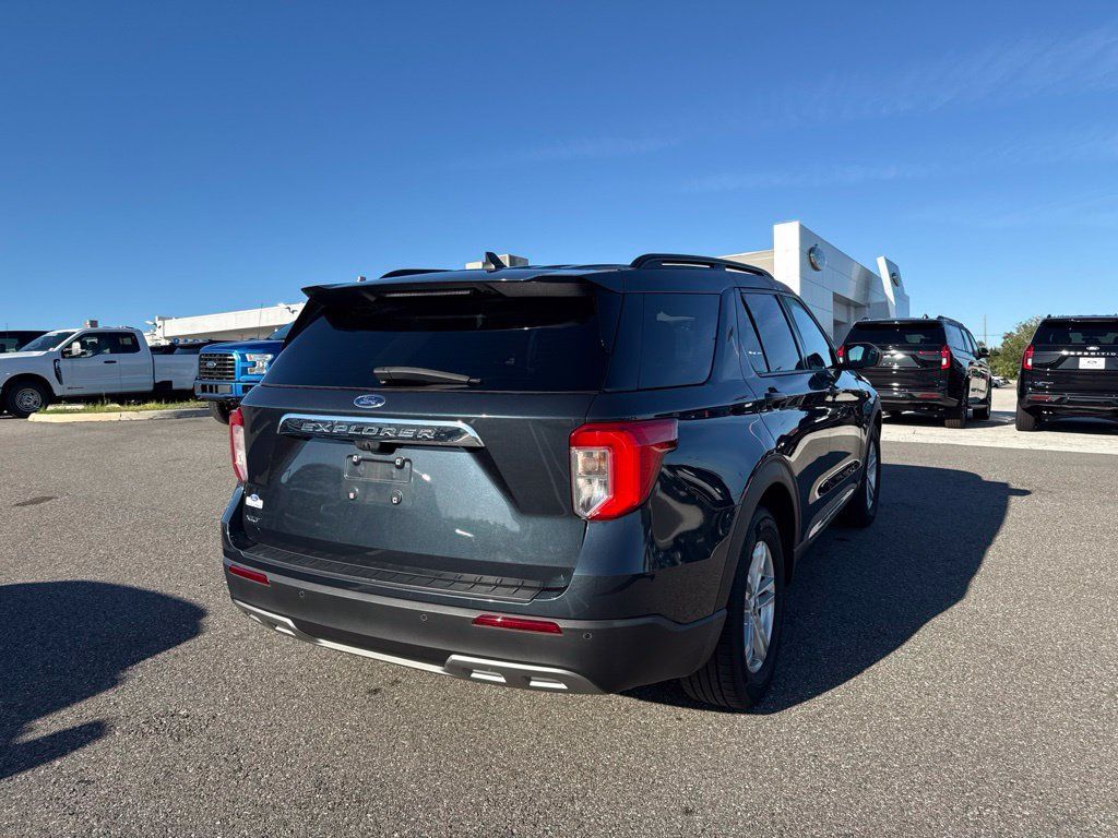 Used 2023 Ford Explorer XLT w/ Equipment Group 202A RWD image 2
