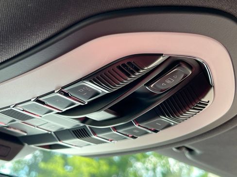 Certified 2026 Porsche Macan AWD/4WD image 36