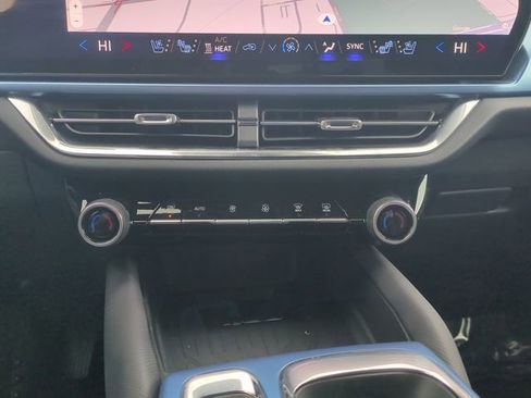 Used 2026 Chevrolet Equinox EV LT w/ Convenience Package II image 27