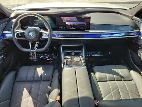 Used 2023 BMW i7 xDrive60 w/ Executive Package 2 AWD/4WD image 11