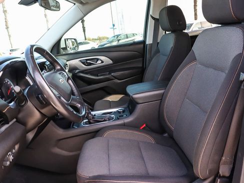 Used 2021 Chevrolet Traverse LT image 22