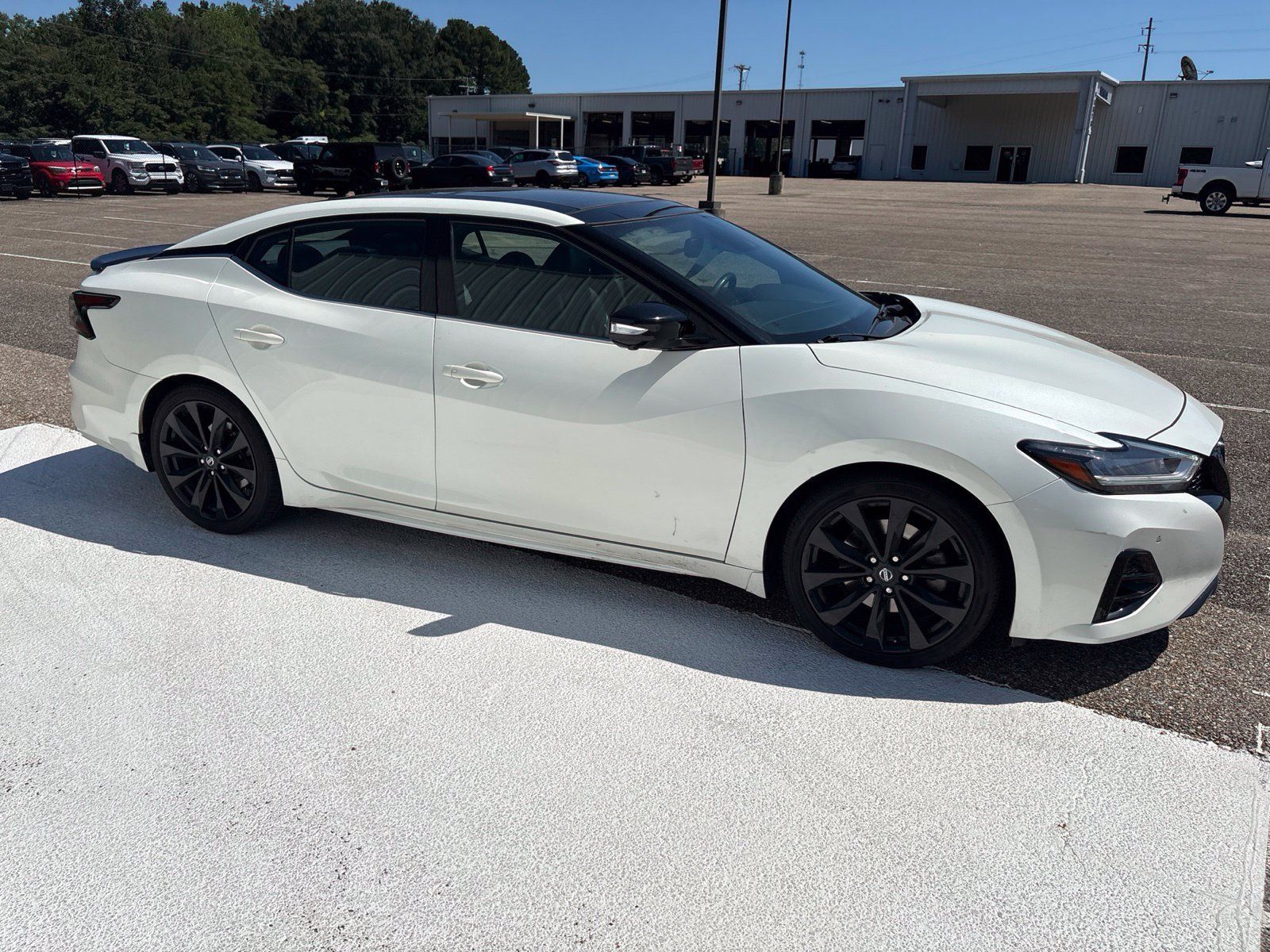 Used 2021 Nissan Maxima SR w/ Sport Mat Group FWD image 3