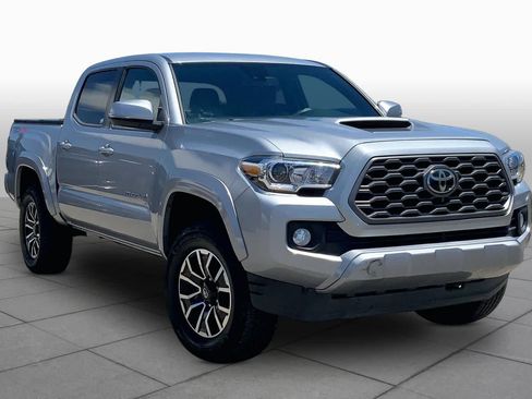 Used 2020 Toyota Tacoma TRD Sport w/ Technology Package AWD/4WD image 3