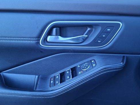 Certified 2023 Nissan Rogue Platinum w/ Platinum Premium Package FWD image 17