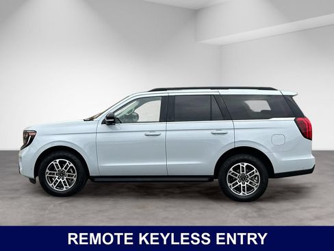 Used 2025 Ford Expedition Active AWD/4WD image 3