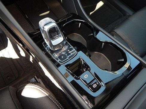 New 2026 Volvo XC40 B5 Plus w/ Protection Package Premier image 18