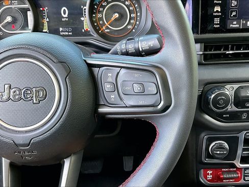 Used 2025 Jeep Wrangler Unlimited Rubicon AWD/4WD image 25