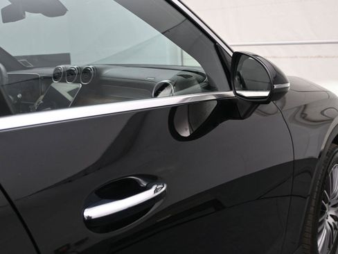 Used 2024 Mercedes-Benz GLC 300 4MATIC image 16