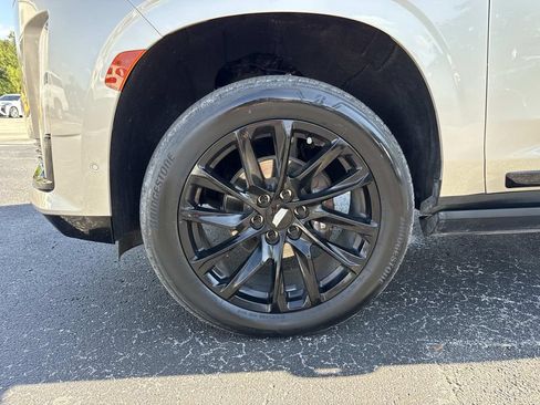 Used 2024 Cadillac Escalade ESV Sport w/ LPO, ONYX Package AWD/4WD image 10