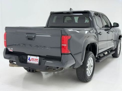 Used 2025 Toyota Tacoma SR5 w/ SR5 Upgrade Package image 40