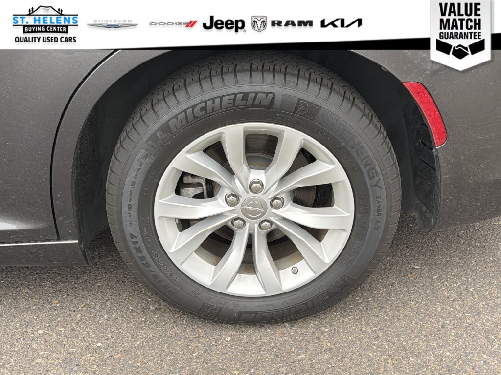 Used 2023 Chrysler 300 Touring w/ Safetytec Plus Group RWD image 28