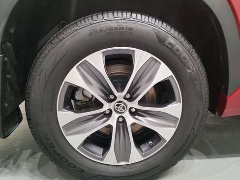 Used 2022 Toyota Highlander XLE image 45