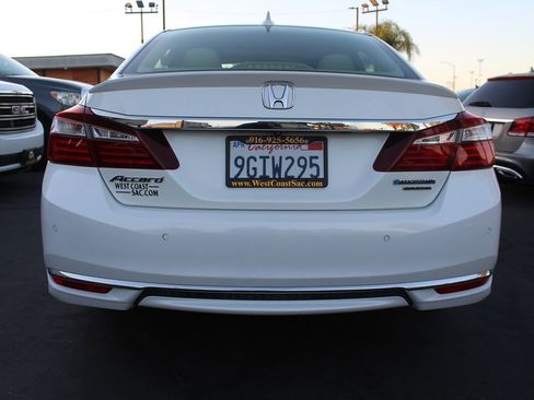 Used 2017 Honda Accord Touring image 16