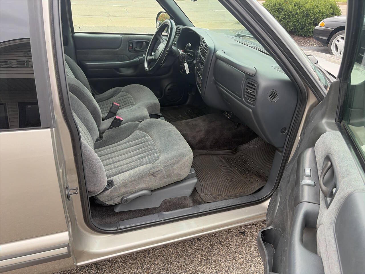Used 2002 Chevrolet S10 Pickup LS w/ LS Preferred Equipment Group RWD image 8