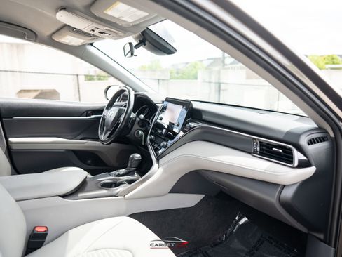 Used 2021 Toyota Camry SE FWD image 15