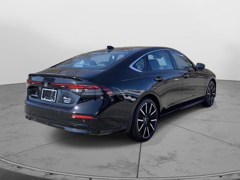 Used 2023 Honda Accord Touring image 3