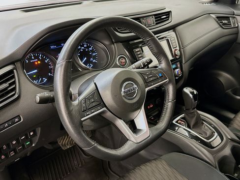 Used 2019 Nissan Rogue SV w/ Premium Package AWD/4WD image 18