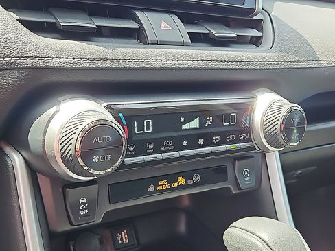 Certified 2025 Toyota RAV4 XLE w/ Convenience Package FWD image 19