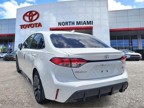 Used 2025 Toyota Corolla SE image 3