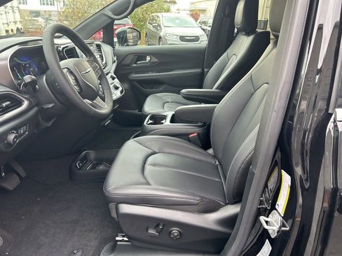 New 2026 Chrysler Pacifica Select image 48