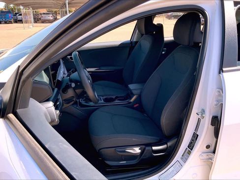 Used 2025 Kia K4 FWD image 8