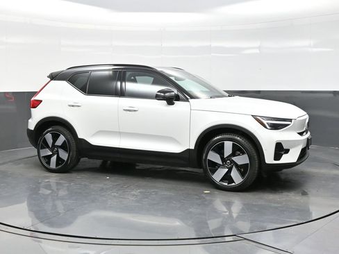 Used 2024 Volvo XC40 Recharge Ultimate w/ Protection Package Premier image 8
