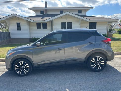 Used 2020 Nissan Kicks SV FWD image 1