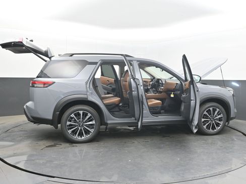 New 2026 Nissan Pathfinder Platinum FWD image 47