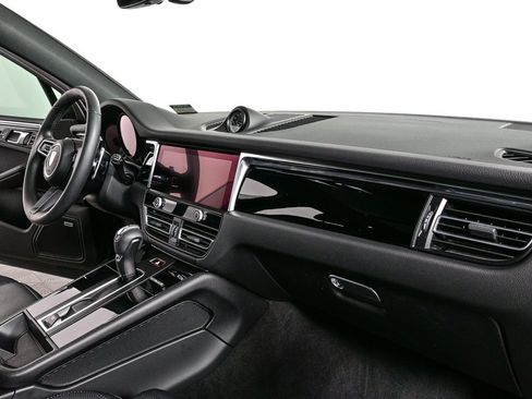 Certified 2025 Porsche Macan image 25