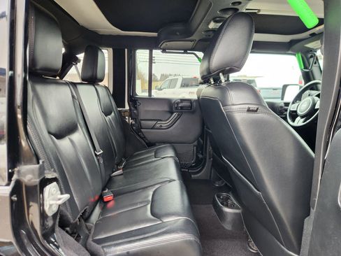 Used 2017 Jeep Wrangler Unlimited Sahara image 43