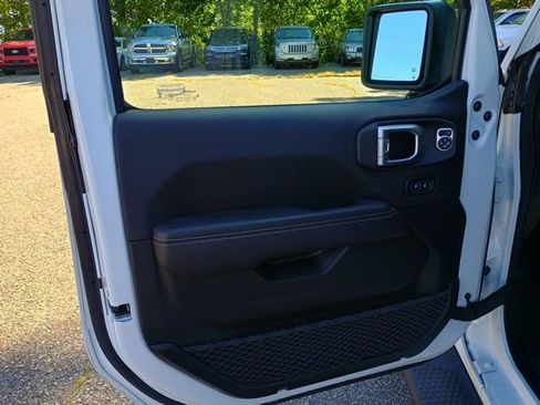 Used 2022 Jeep Wrangler Unlimited Sahara w/ LED Lighting Group image 23