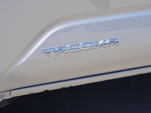 Used 2024 Toyota Tacoma SR5 AWD/4WD image 10
