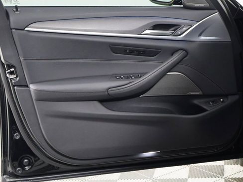 Used 2023 BMW 530e xDrive w/ Premium Package image 12