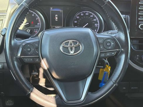 Used 2022 Toyota Camry SE image 9